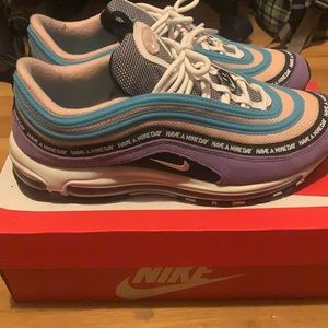 Nike Air Max have a Nike Day, great condition!